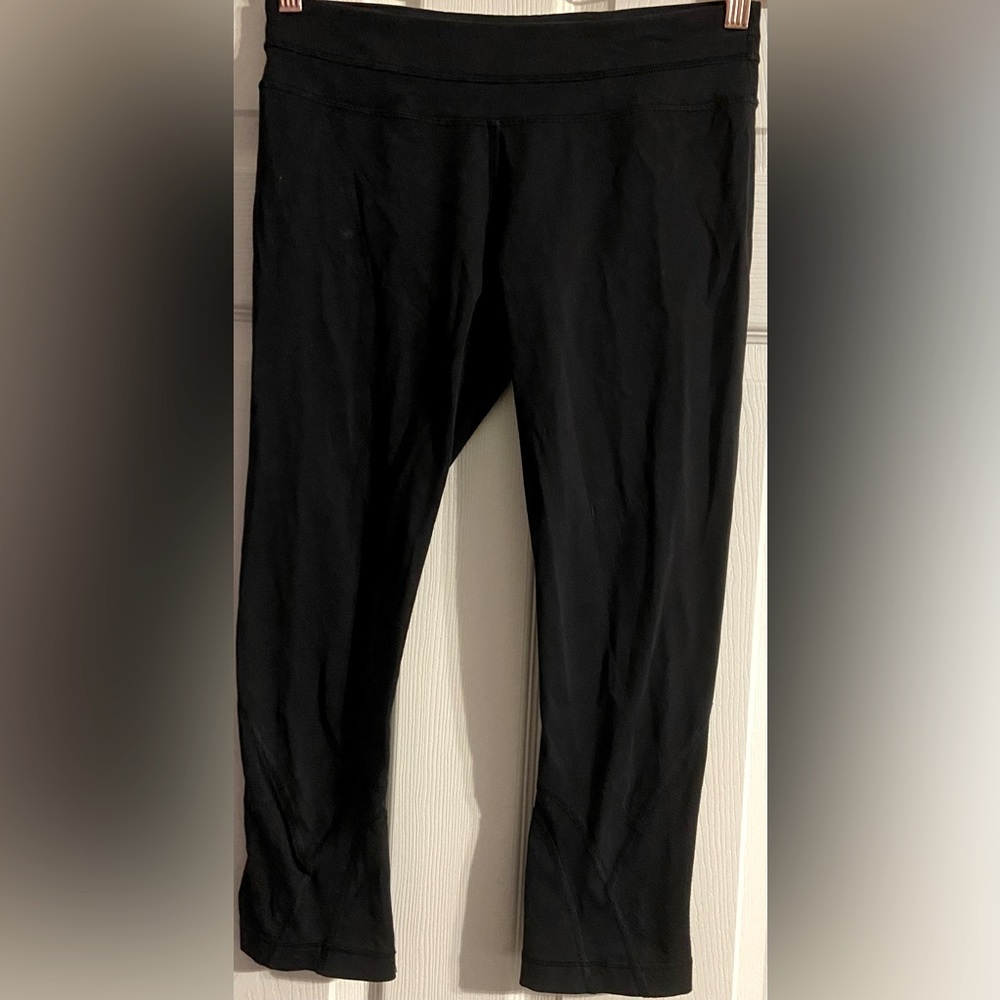 Lululemon Cropped Leggings Size 6 Women’s / Back Zip Pocket